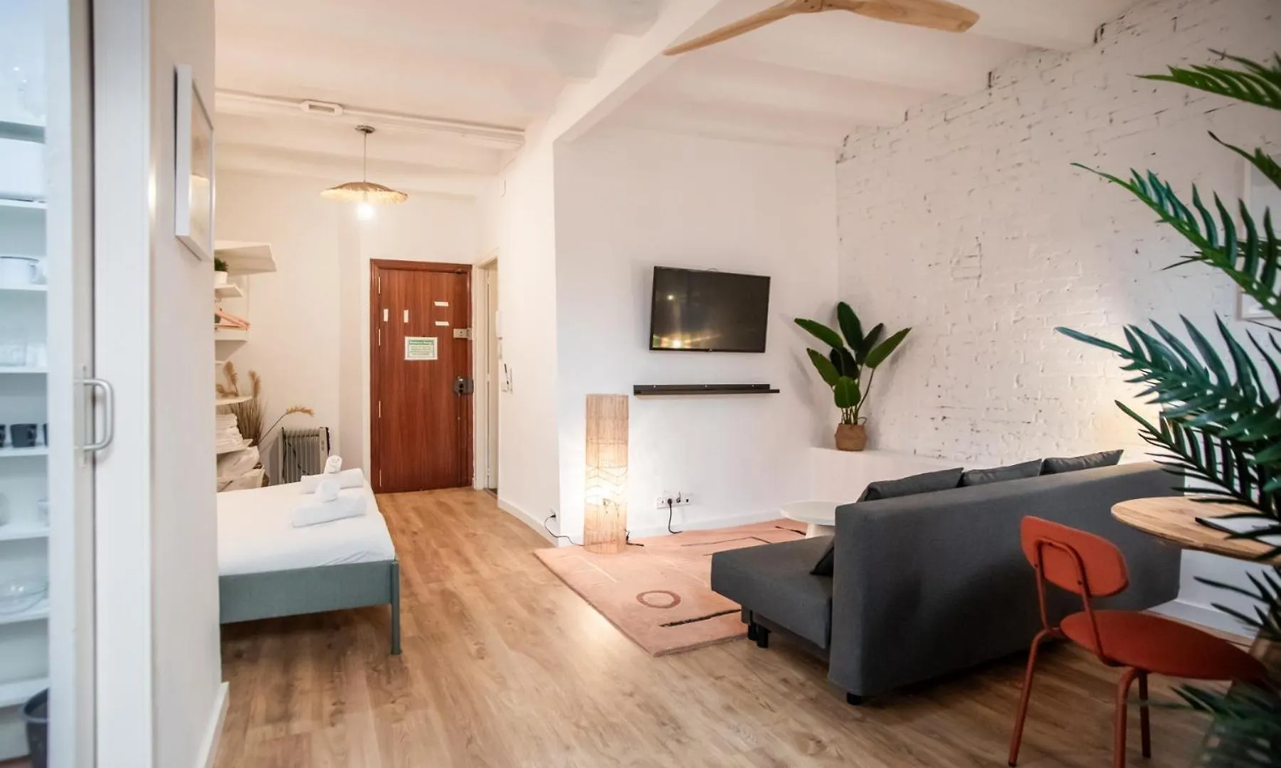 44Poc1062 - Studio Newly Decorated In Poble Sec Barcelona Apartament