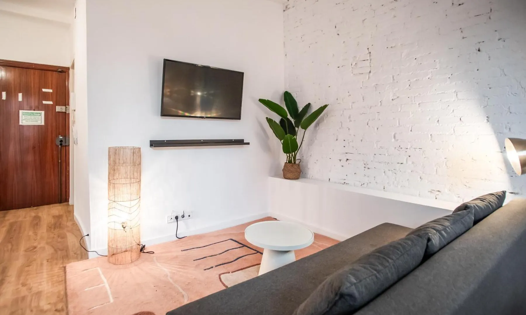 44Poc1062 - Studio Newly Decorated In Poble Sec バルセロナ スペイン