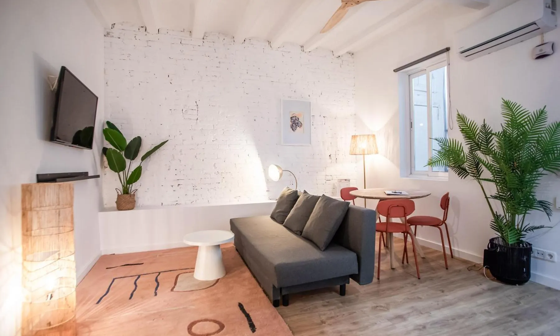 44Poc1062 - Studio Newly Decorated In Poble Secの連絡先